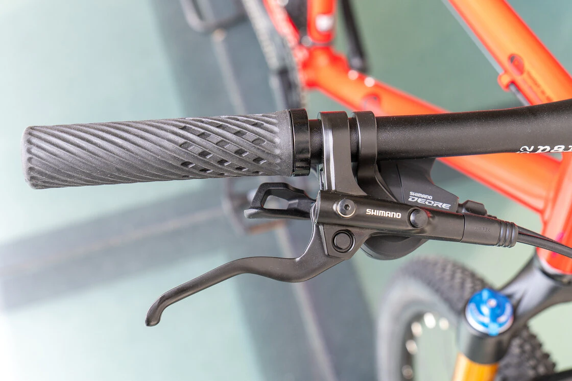 Lekki rowerek amortyzowany KUbikes 27,5 MTB DISC czerwony M