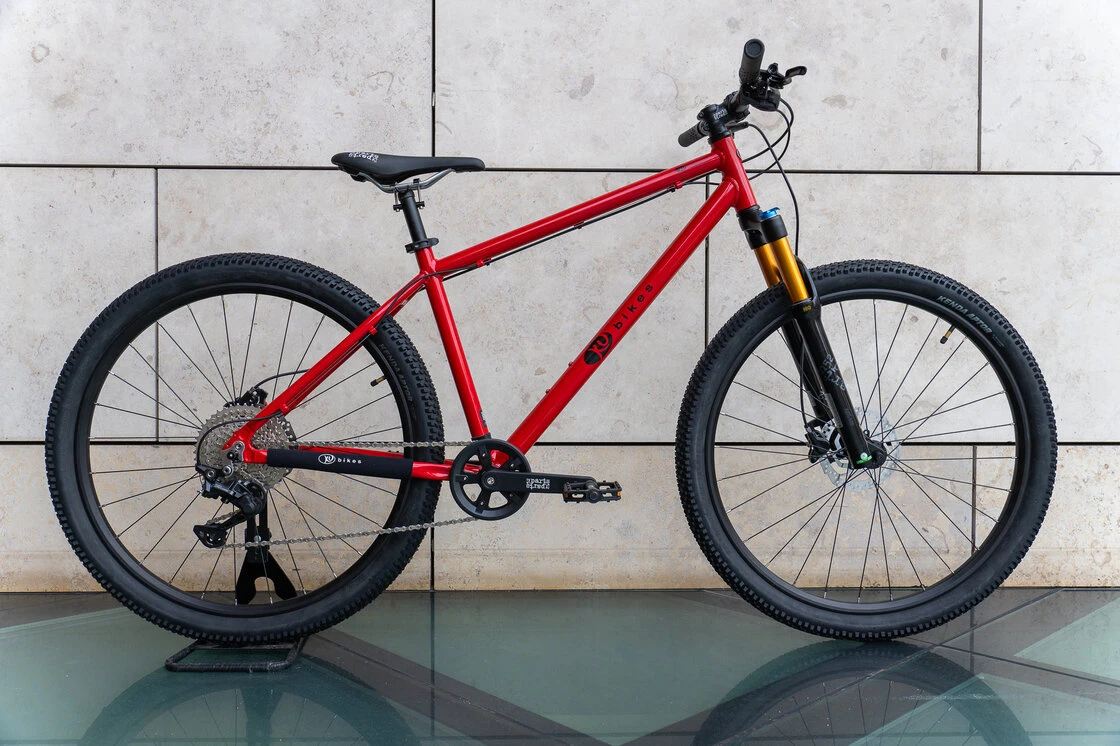 Lekki rowerek amortyzowany KUbikes 27,5 MTB DISC czerwony S