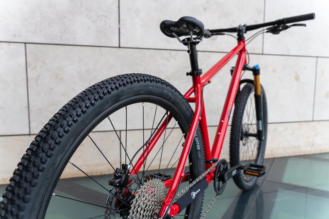 Lekki rowerek amortyzowany KUbikes 27,5 MTB DISC czerwony S