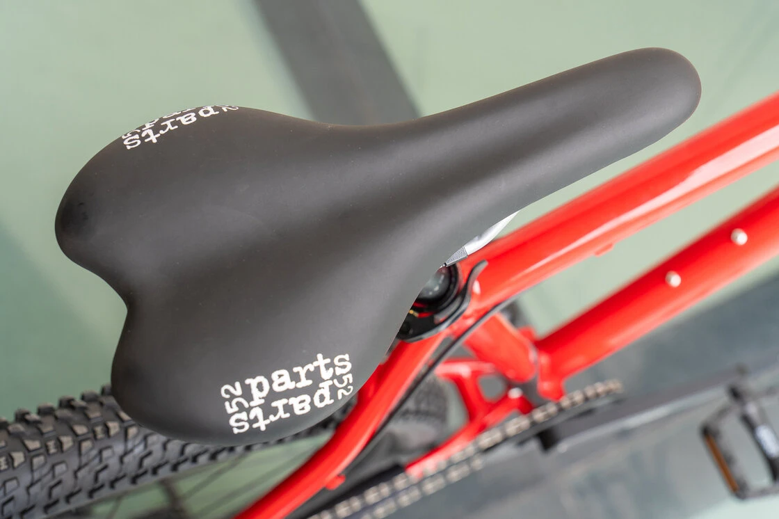 Lekki rowerek amortyzowany KUbikes 27,5 MTB DISC czerwony S