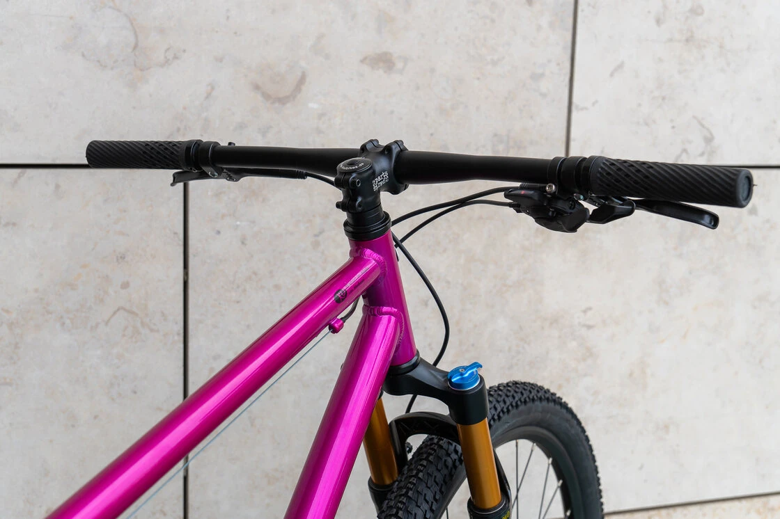 Lekki rowerek amortyzowany KUbikes 27,5 MTB DISC różowy L