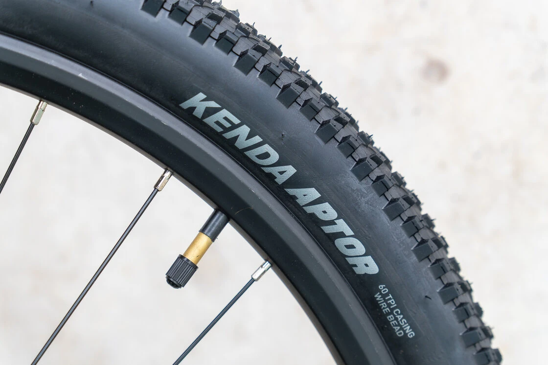 Lekki rowerek amortyzowany KUbikes 27,5 MTB DISC różowy L