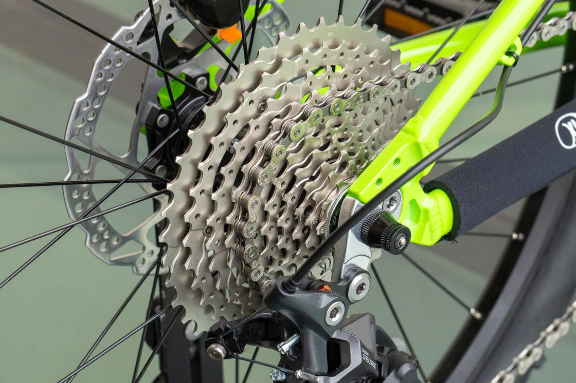 Lekki rowerek amortyzowany KUbikes 27,5 MTB DISC zielony S