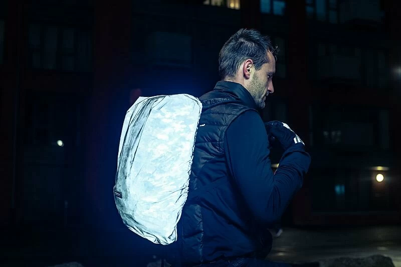 Odblaskowy pokrowiec na plecak rowerowy Wowow Cover Bag Titanium 
