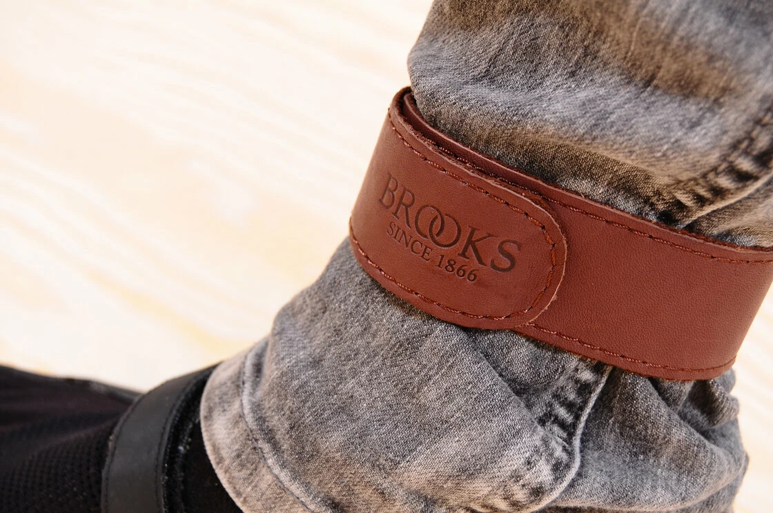 Opaska na nogawkę Brooks Trouser Strap brązowy