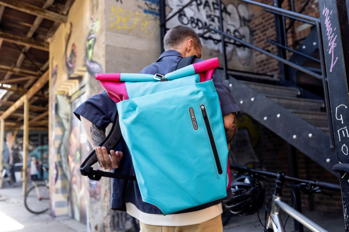 Plecak i sakwa rowerowa Ortlieb Vario Cyber Blue/Pink 26 l 