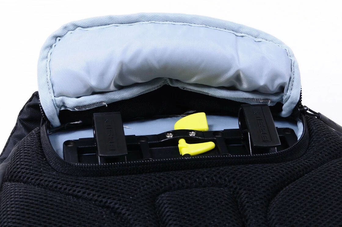 Plecak z możliwością montażu na bagażniku rowerowym Basil B-Safe Graphite Black (czarny) 13L