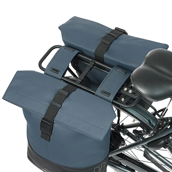 Podwójna sakwa rowerowa Basil Cove 28-32L Navy / Black