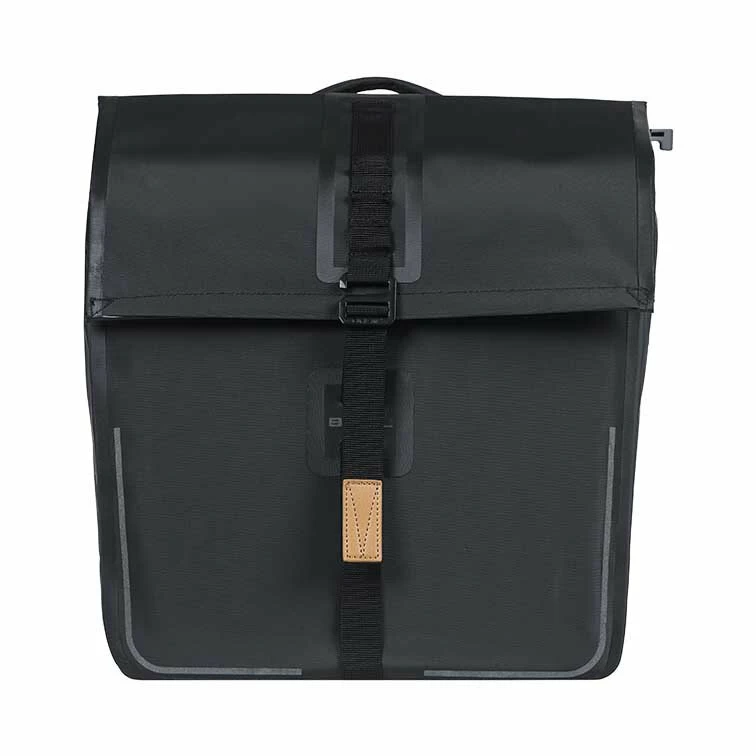 Podwójna sakwa rowerowa Basil Urban Dry Double Bag z adapterem MIK 2.0 Czarny