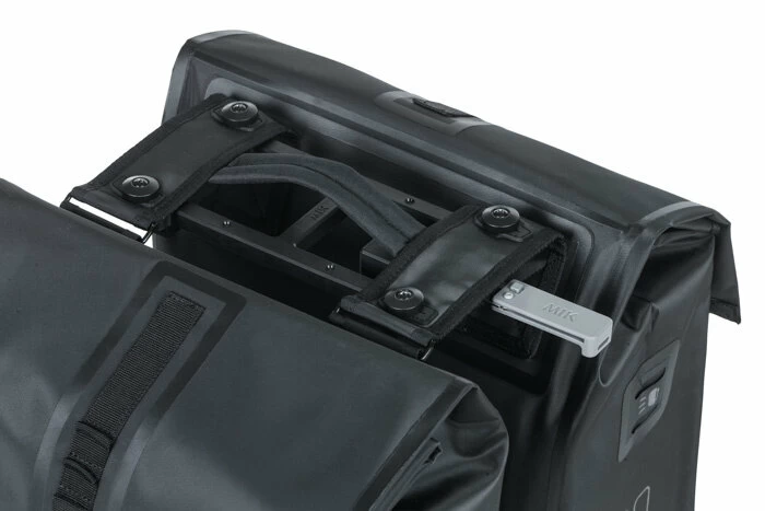 Podwójna sakwa rowerowa Basil Urban Dry Double Bag z adapterem MIK 2.0 Czarny