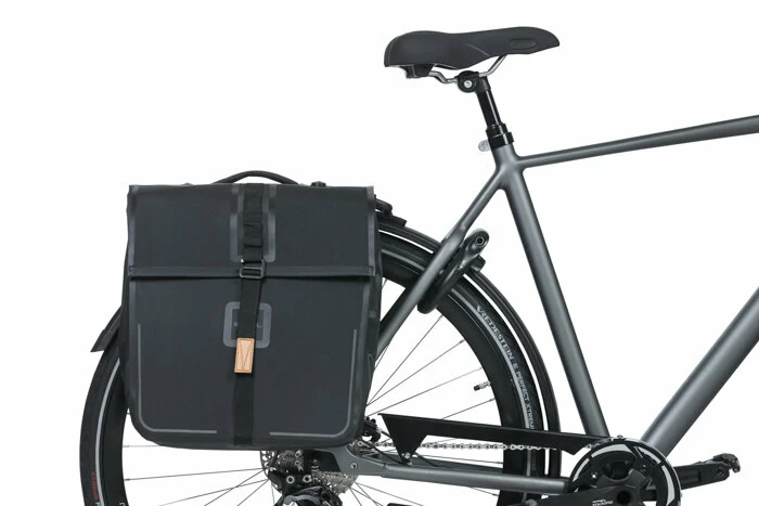 Podwójna sakwa rowerowa Basil Urban Dry Double Bag z adapterem MIK 2.0 Czarny