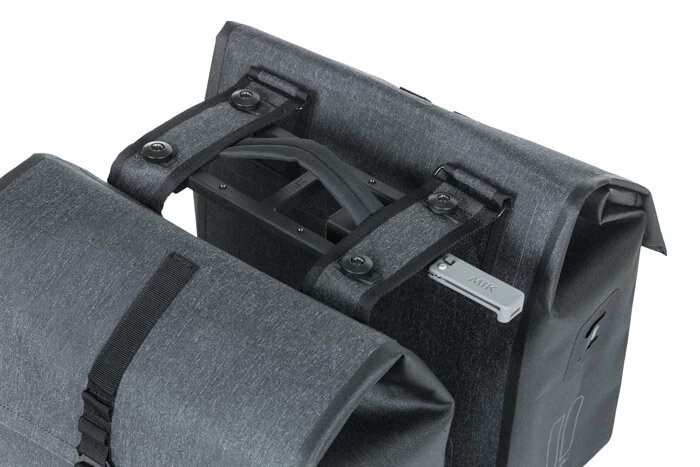 Podwójna sakwa rowerowa Basil Urban Dry Double Bag z adapterem MIK 2.0 Szary
