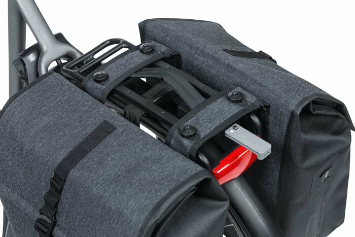 Podwójna sakwa rowerowa Basil Urban Dry Double Bag z adapterem MIK 2.0 Szary