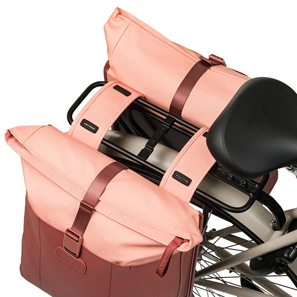 Podwójna sakwa rowerowa Basil Vive 28-35L Burgundy/pink