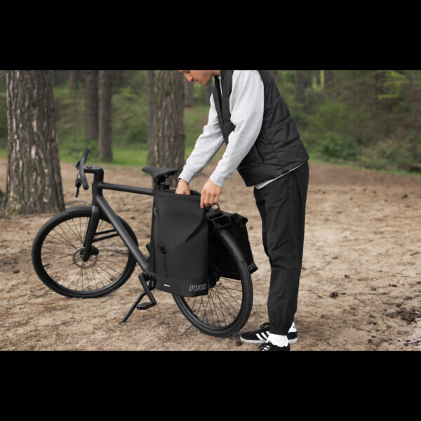 Podwójna sakwa rowerowa Urban Proof Double Rolltop Bag 38L Czarny