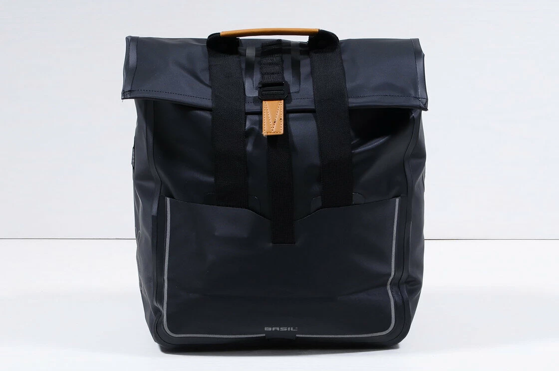 Pojedyncza sakwa rowerowa Basil Urban Dry Shopper Matt black