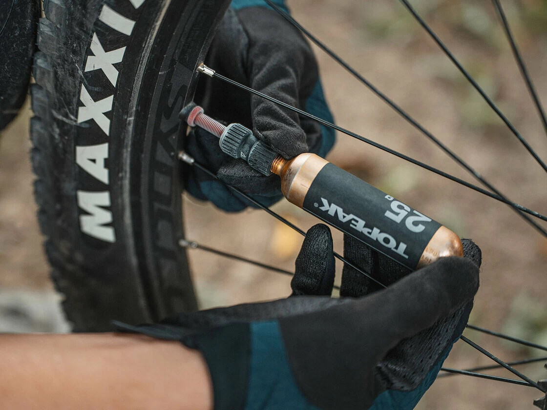 Pompka rowerowa na naboje Topeak  AirBooster Nano CO2 Pompka