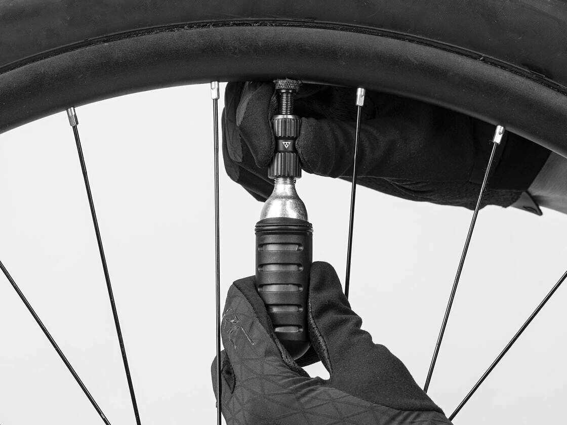 Pompka rowerowa na naboje Topeak  AirBooster Nano CO2 Pompka