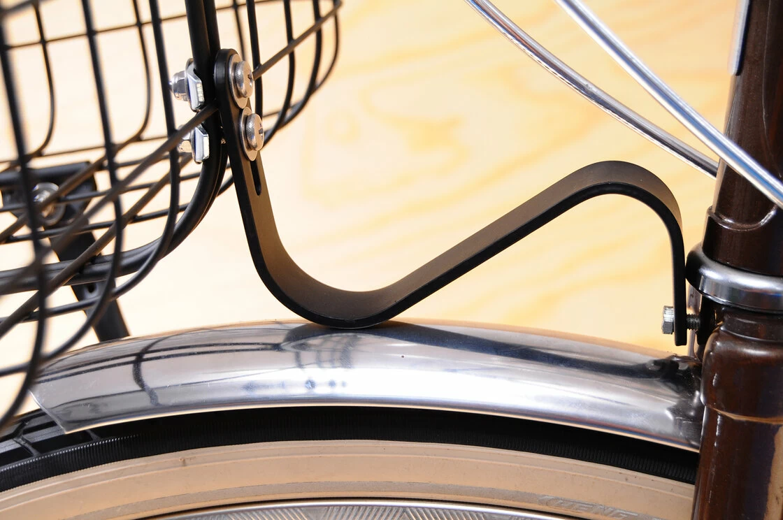 Przedni koszyk rowerowy Basil Robin czarny mat