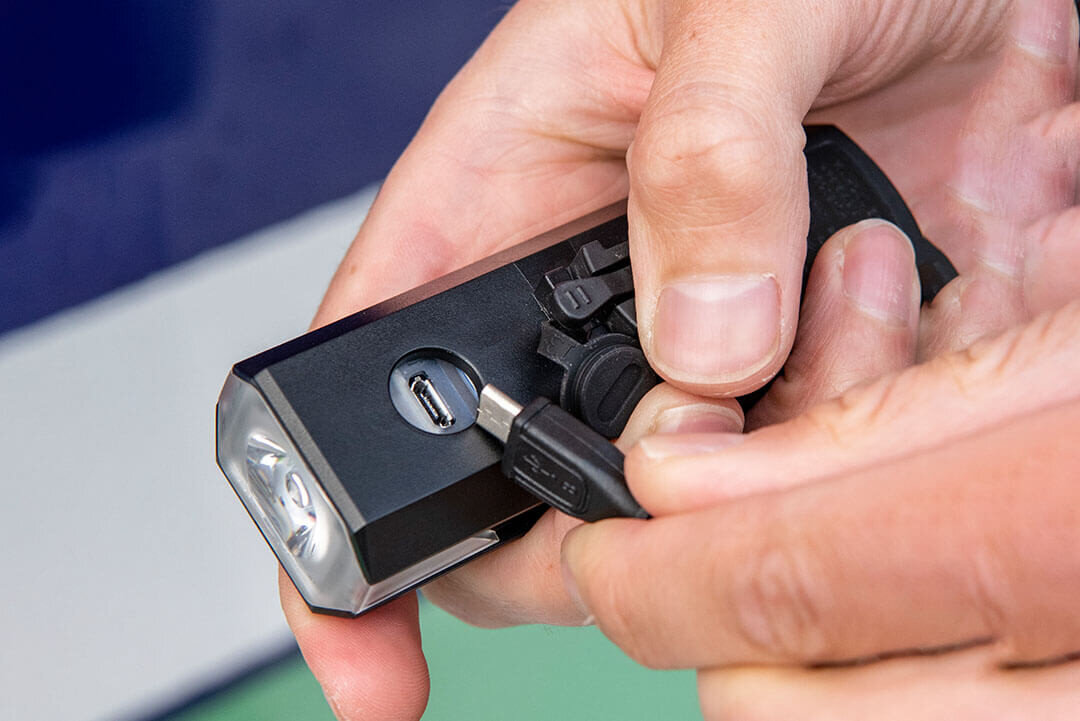 Przednia lampa rowerowa Brompton Cat Eye 500 LUM