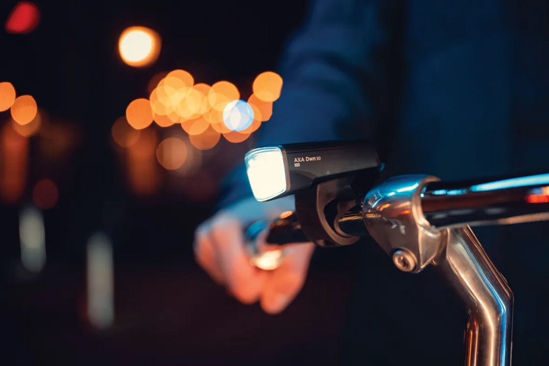 Przednia lampka rowerowa AXA Dwn Front 30 LUX USB