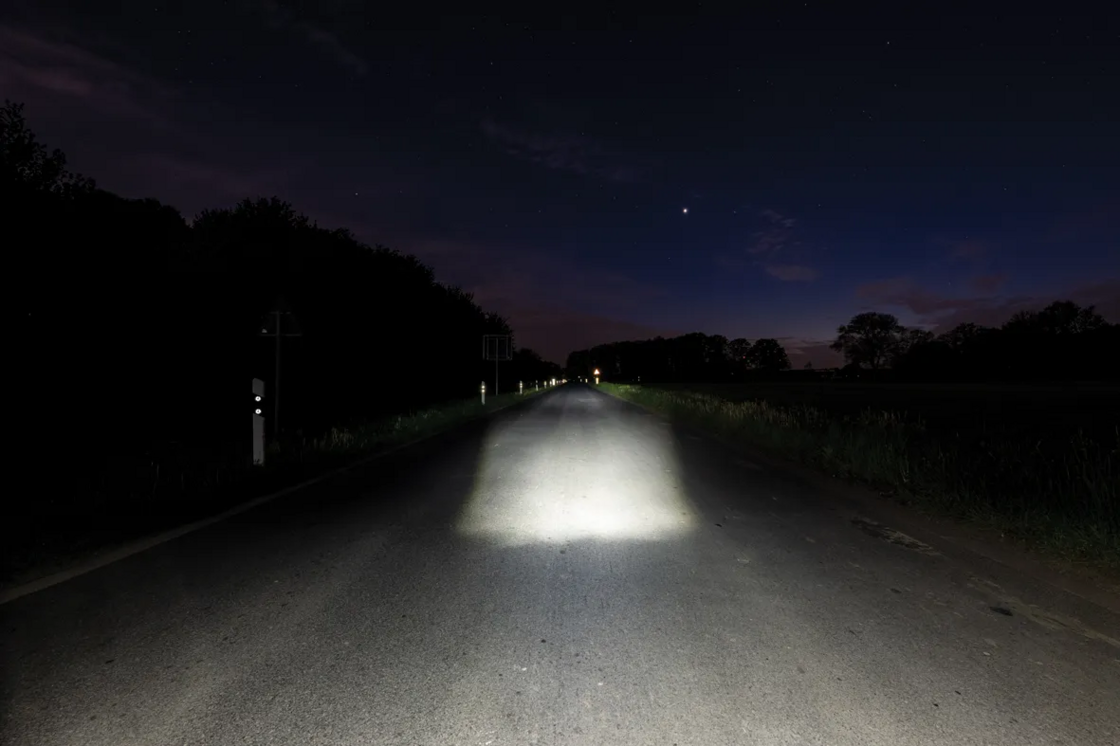 Przednia lampka rowerowa AXA Dwn Front 30 LUX USB