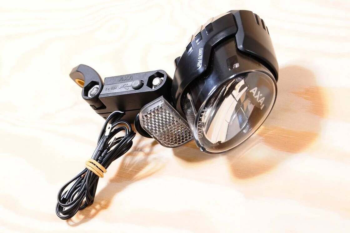 Przednia lampka rowerowa AXA LUXX 70 PLUS USB