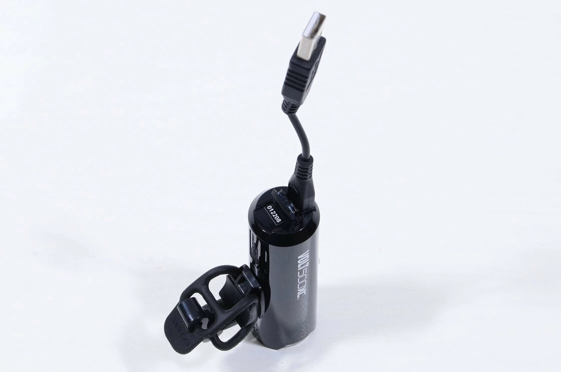 Przednia lampka rowerowa CATEYE Volt 500xc HL-EL080-RC