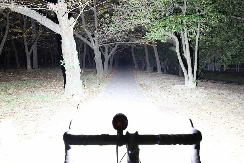 Przednia lampka rowerowa CATEYE Volt 6000 HL-EL6000RC
