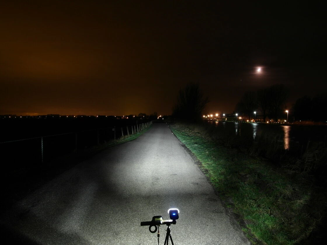 Przednia lampka rowerowa Philips SafeRide 60 LUX Dynamo czarna