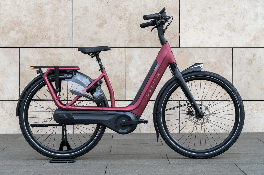 Rower elektryczny Gazelle Avignon C8 HMB  Bosch Coral Red Mat 61