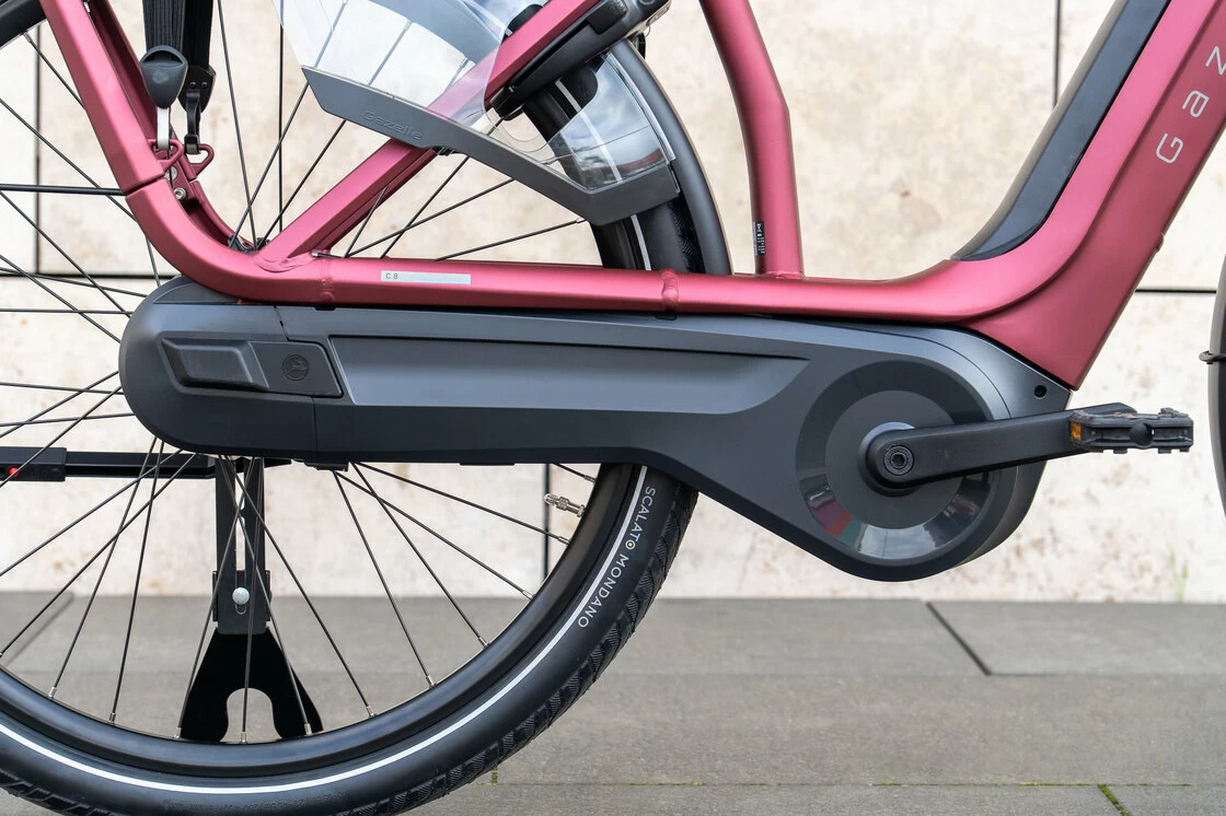 Rower elektryczny Gazelle Avignon C8 HMB  Bosch Coral Red Mat 61