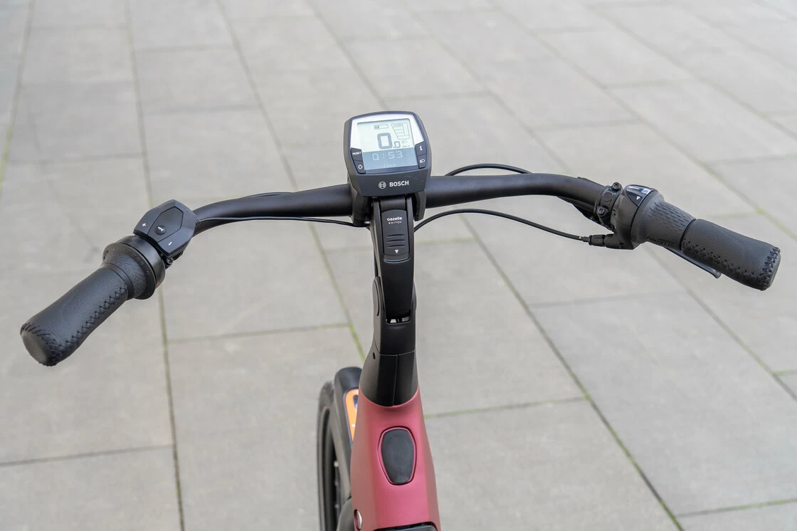 Rower elektryczny Gazelle Avignon C8 HMB  Bosch Coral Red Mat 61