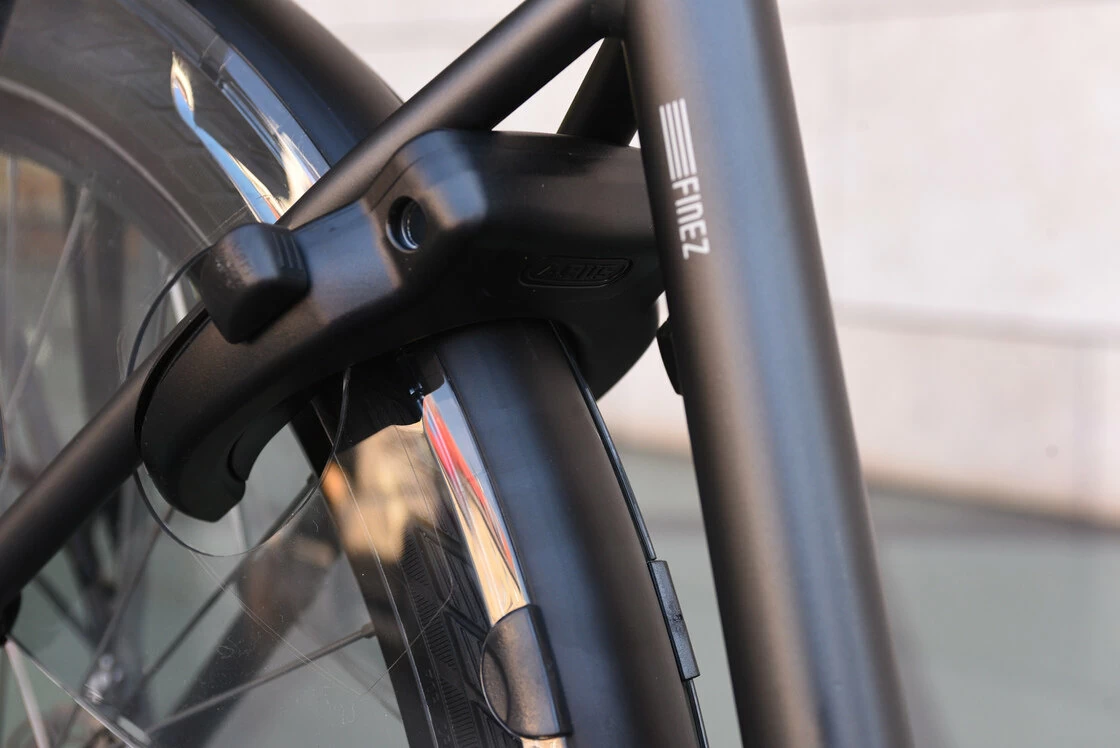 Rower elektryczny na pasku Batavus Finez Power Exclusive 625Wh (ham. w pedałach)  Męski Czarny Mat