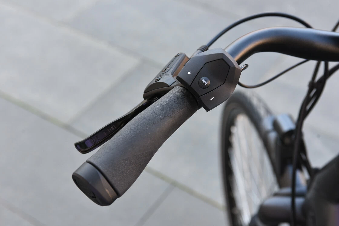 Rower elektryczny na pasku Batavus Finez Power Exclusive 625Wh (ham. w pedałach)  Męski Czarny Mat