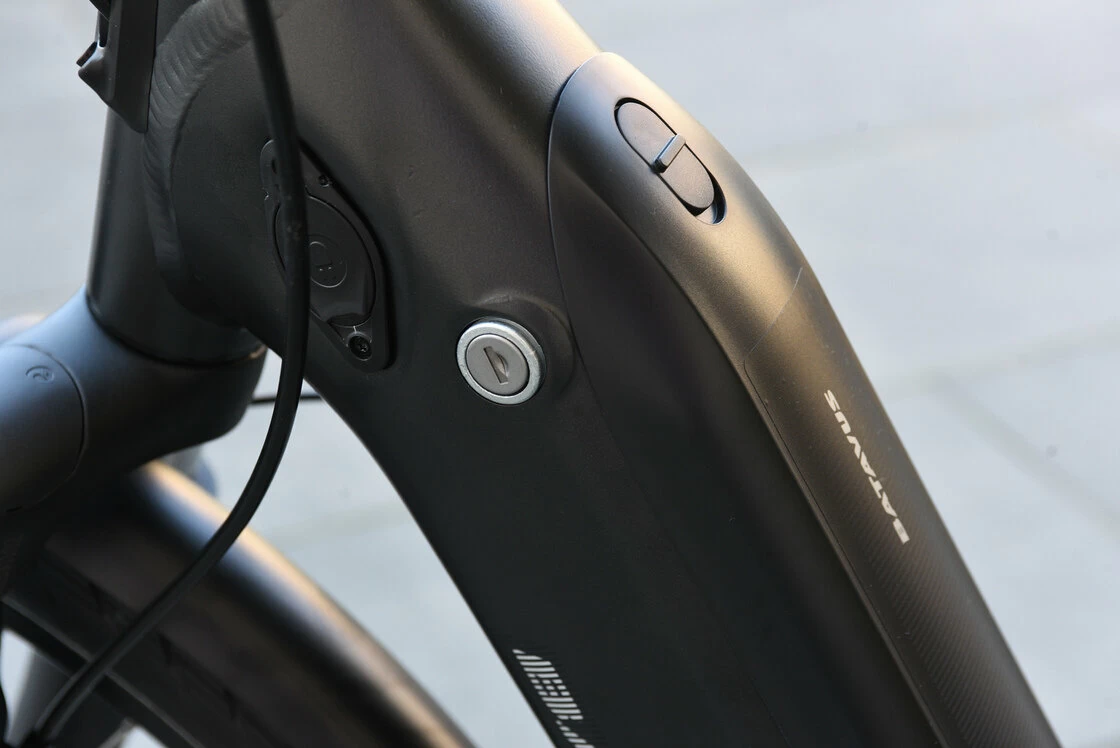 Rower elektryczny na pasku Batavus Finez Power Exclusive 625Wh (ham. w pedałach)  Męski Czarny Mat