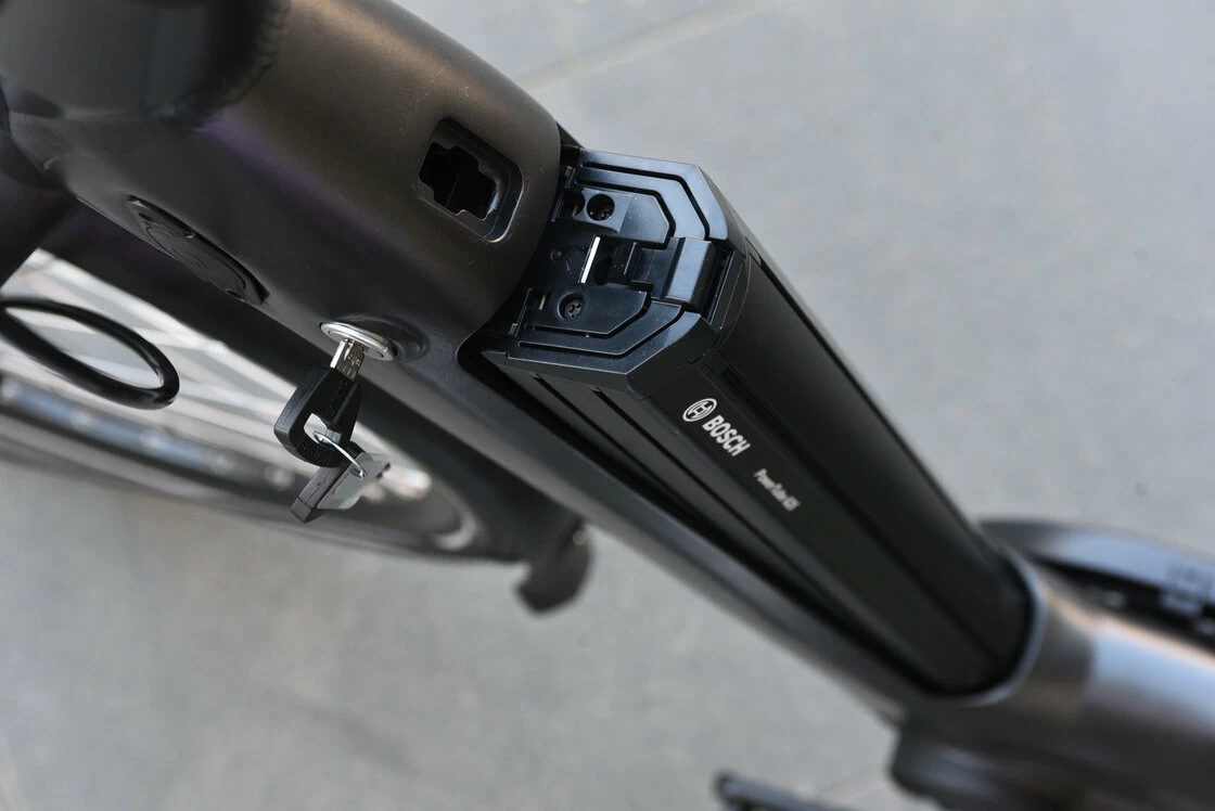 Rower elektryczny na pasku Batavus Finez Power Exclusive 625Wh (ham. w pedałach)  Męski Czarny Mat