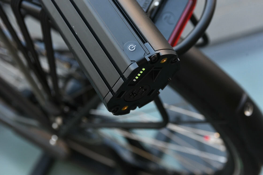 Rower elektryczny na pasku Batavus Finez Power Exclusive 625Wh (ham. w pedałach)  Męski Czarny Mat