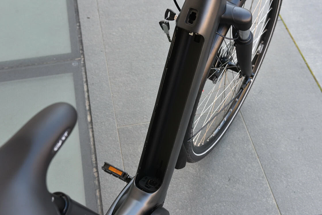 Rower elektryczny na pasku Batavus Finez Power Exclusive 625Wh (ham. w pedałach)  Męski Czarny Mat