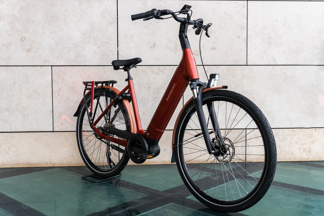 Rower elektryczny na pasku Batavus Finez Power Exclusive BES3 Smart Czerwona pomarańcza 