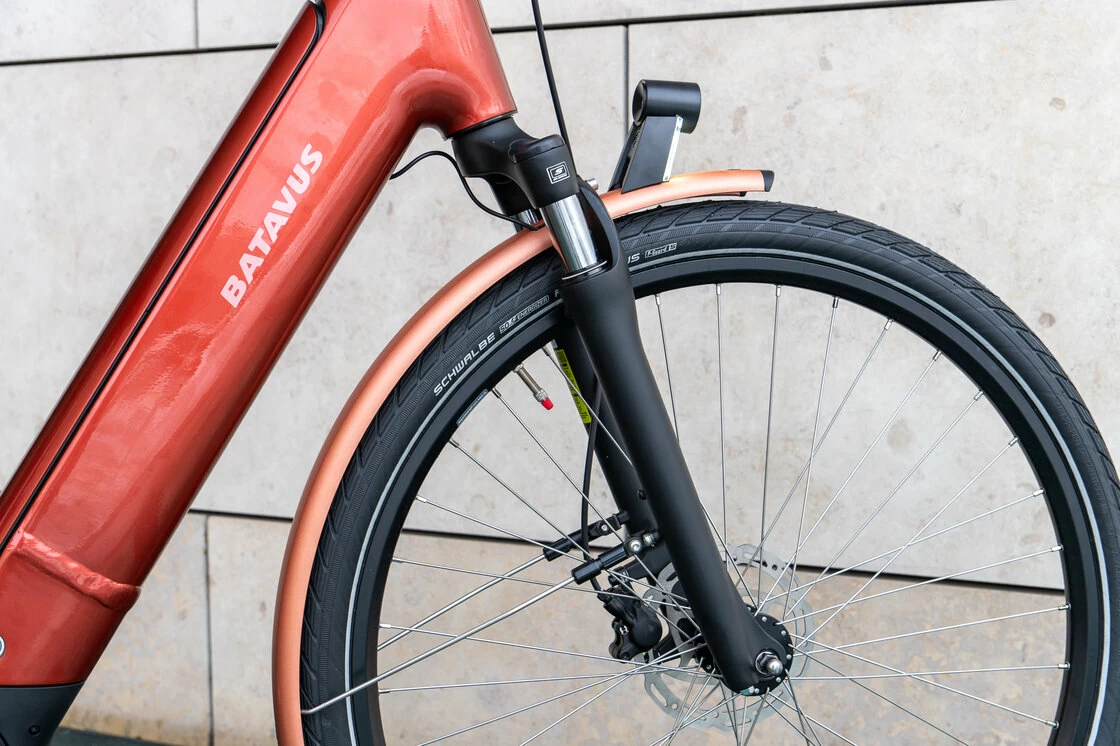 Rower elektryczny na pasku Batavus Finez Power Exclusive BES3 Smart Czerwona pomarańcza 