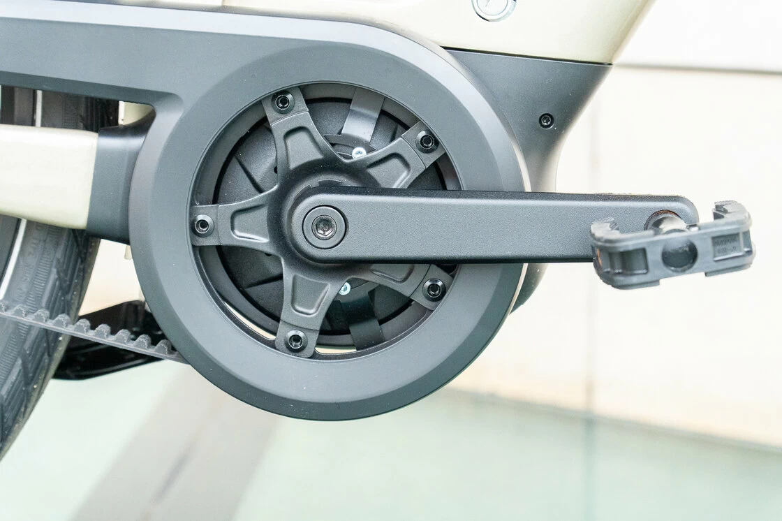 Rower elektryczny na pasku Batavus Finez Power Exclusive BES3 Smart Szampański
