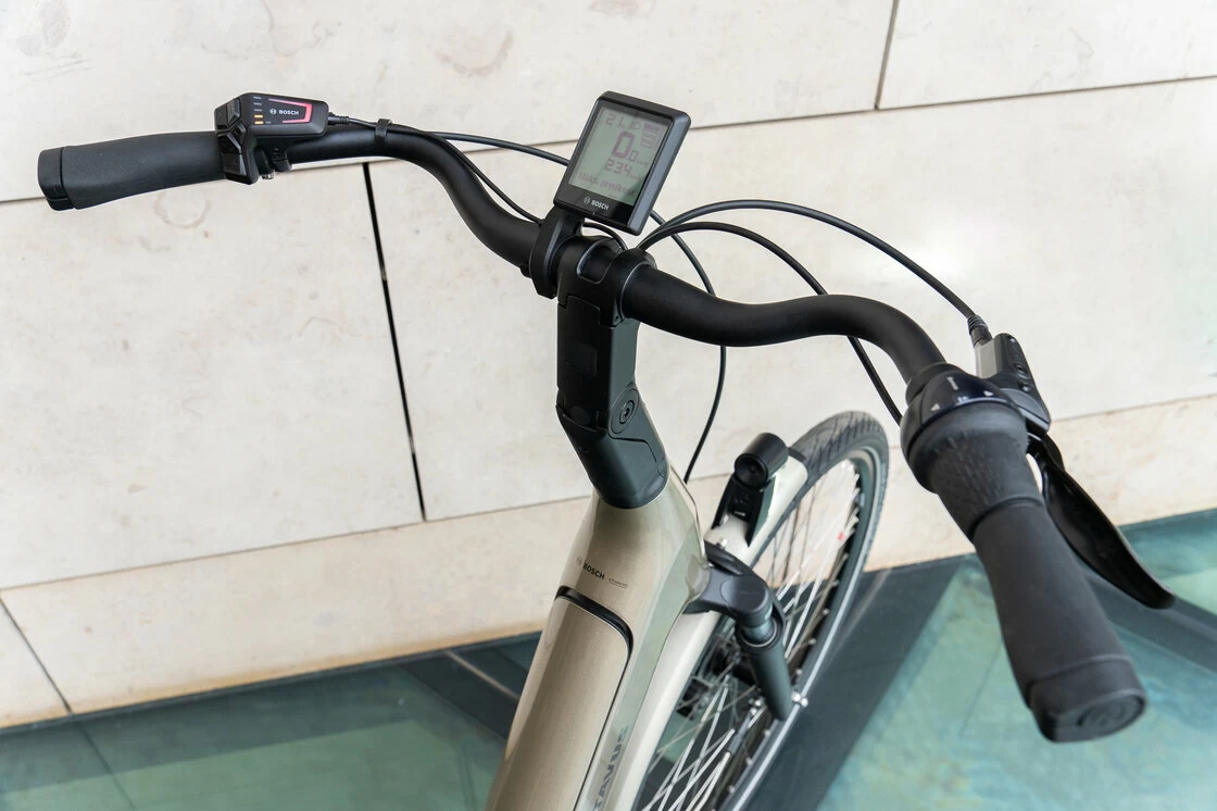 Rower elektryczny na pasku Batavus Finez Power Exclusive BES3 Smart Szampański