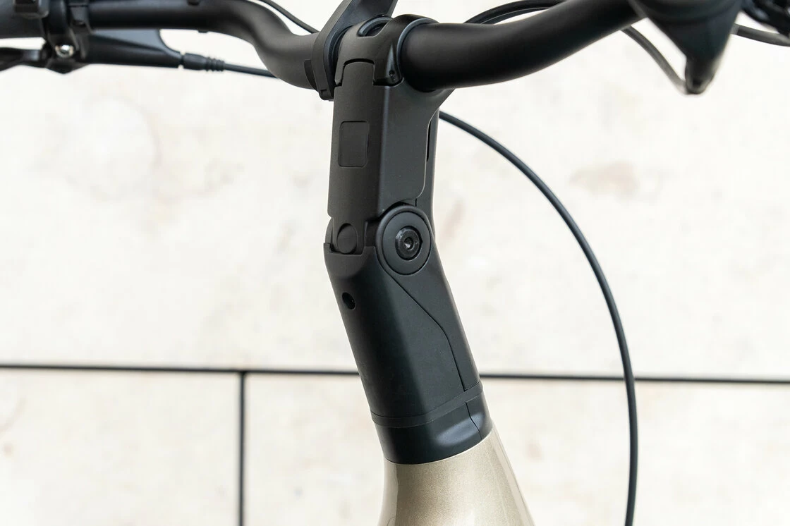 Rower elektryczny na pasku Batavus Finez Power Exclusive BES3 Smart Szampański