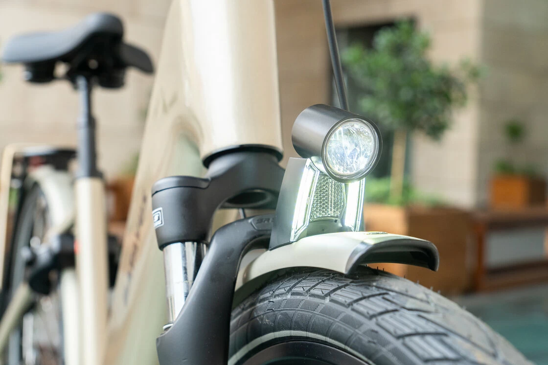 Rower elektryczny na pasku Batavus Finez Power Exclusive BES3 Smart Szampański