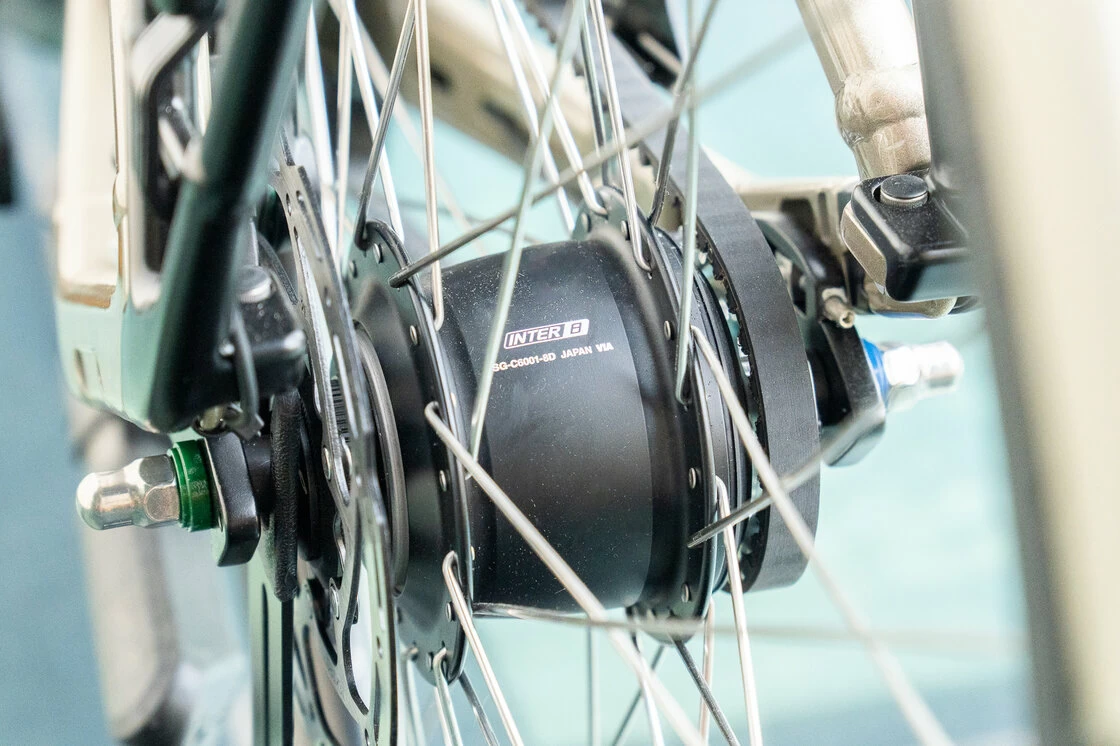Rower elektryczny na pasku Batavus Finez Power Exclusive BES3 Smart Szampański