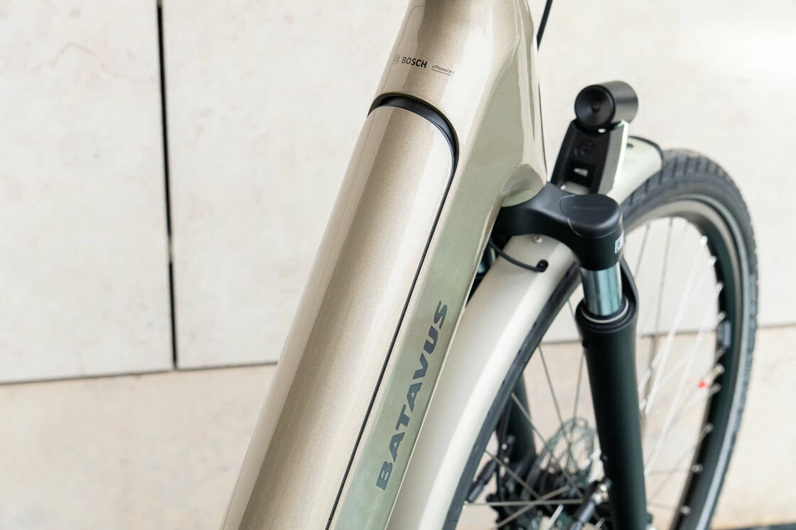 Rower elektryczny na pasku Batavus Finez Power Exclusive BES3 Smart Szampański