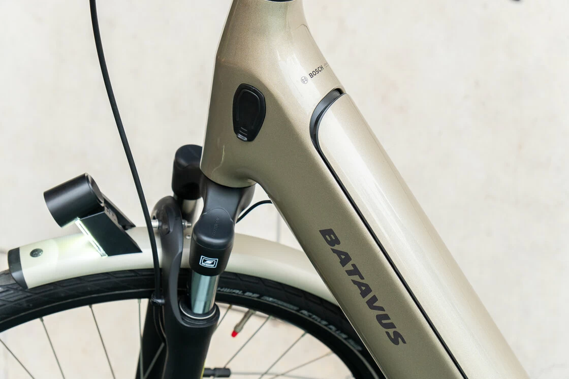 Rower elektryczny na pasku Batavus Finez Power Exclusive BES3 Smart Szampański