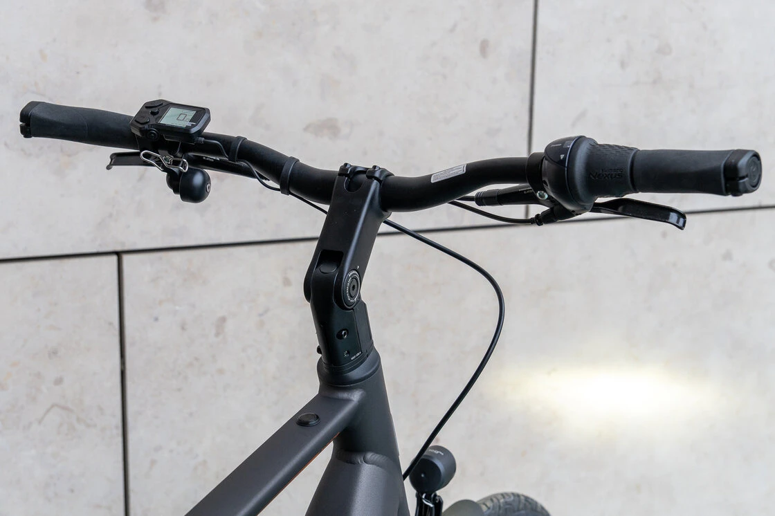 Rower elektryczny na pasku Cortina E-Mozzo Pro Shimano Steps 500Wh Męski Eclips Black Mat 56