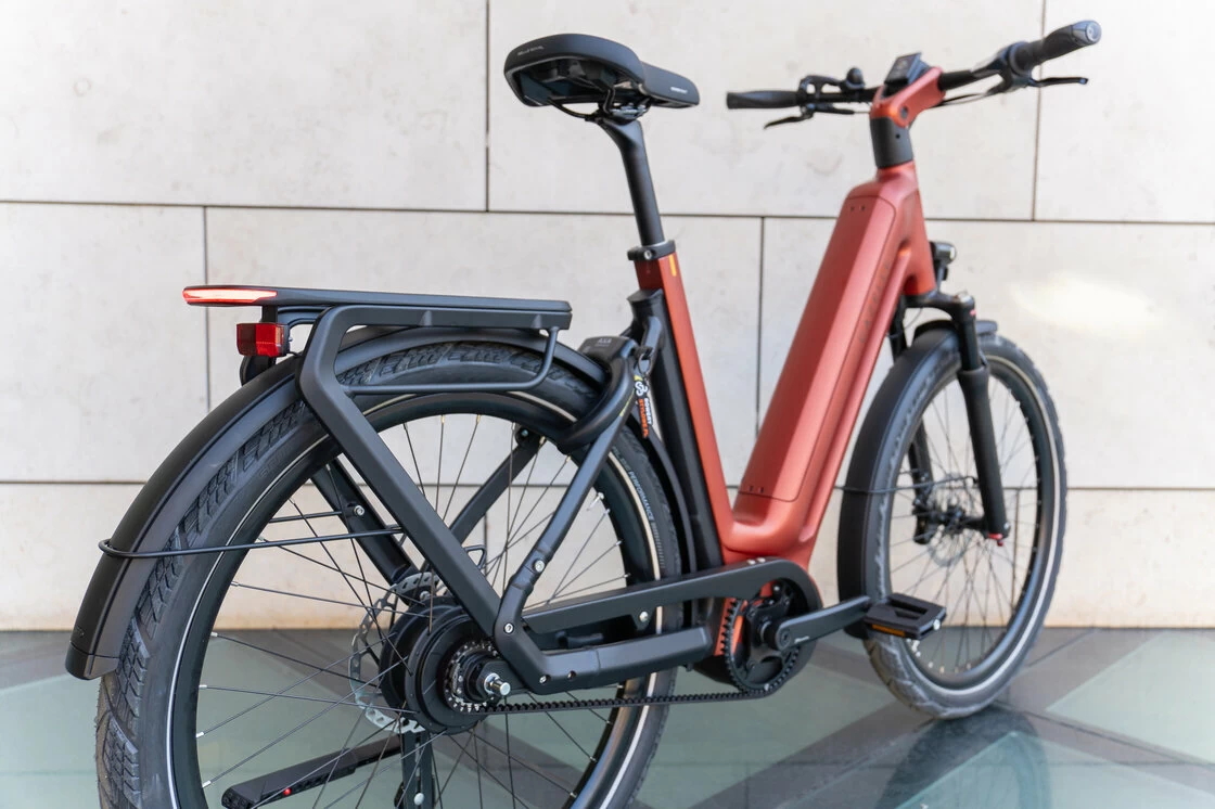 Rower elektryczny na pasku Gazelle Eclipse C380 HMB Bosch Metallic Orange Mat